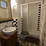 Δωμάτια σε οικογενειακή κατοικία Maison Momes